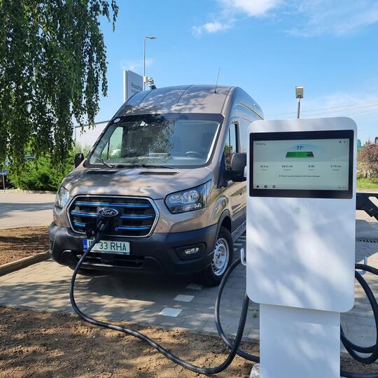 Stații de încărcare Autel MaxiCharger DC în proiectul Ford Roadhill