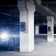 Stația de încărcare pentru vehicule electrice Etrel Pro, cu o putere de până la 22 kW, cu cablu sau bornă de încărcare tipul 2.
Alegerea ideală pentru acasă sau, mai ales, la birou ori în cadrul unor proiecte speciale. 
