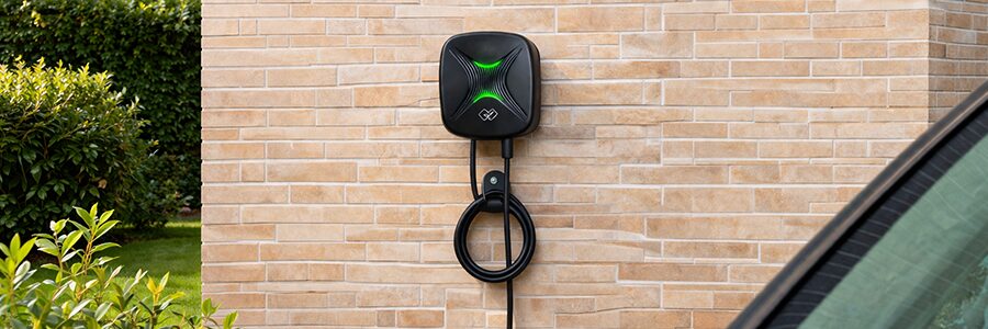 Smart Mini: când are sens o stație AC accesibilă, dar bine echipată, și cum lucrează cu clema CT și cu panourile fotovoltaice