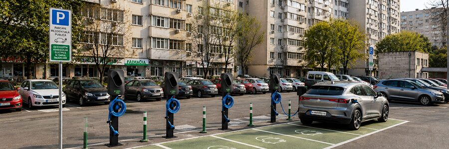 Stație de încărcare la bloc în București? Ce trebuie să știi despre PMB, Sector 3, avize și montaj pe locurile de parcare rezidențiale